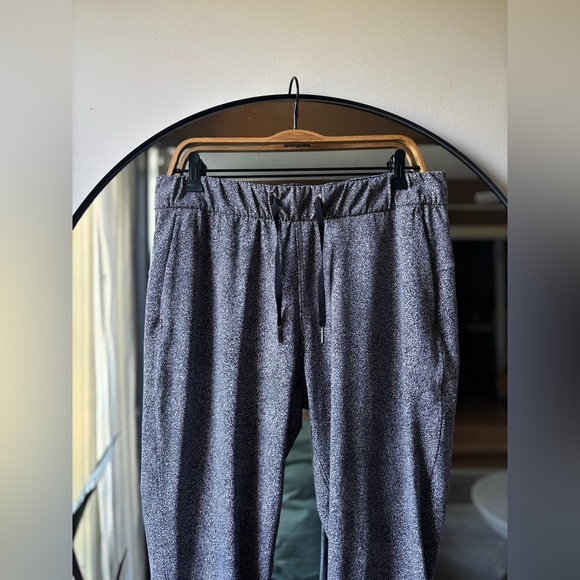 LULULEMON | on the fly pant | size 10 - Picture 3 of 5